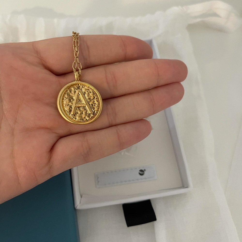 ZARA INITIAL MEDALLION NECKLACE 💛 - Picture 4 of 7